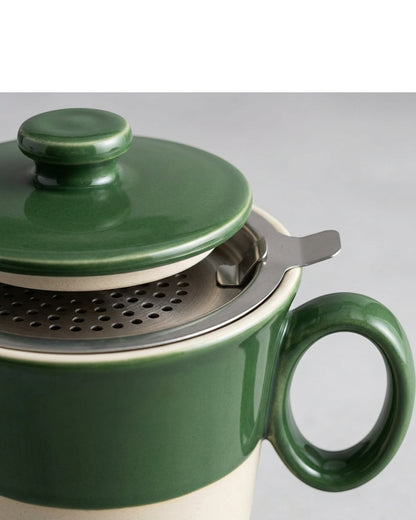 Zgmdw Flared Ceramic Tea Mug with Round-Hole Infuser and Lid 15 oz Forest Cream - Detail view